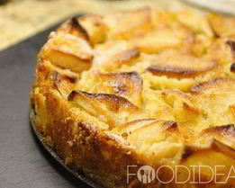 Шарлотка с яблоками и грушами