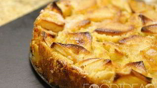 Шарлотка с яблоками и грушами