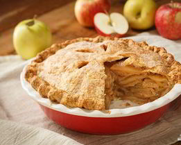 Шарлотка с яблоками и корицей