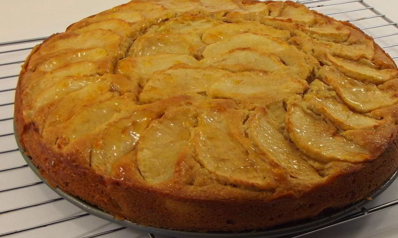 Рецепт шарлотки с яблоками и сметаной