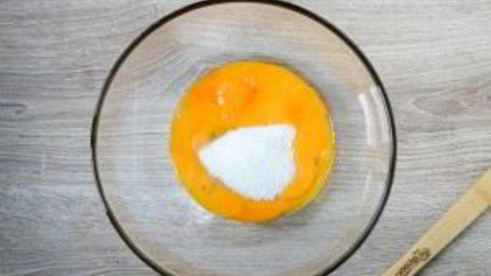 шарлотка с яблоками и вишней