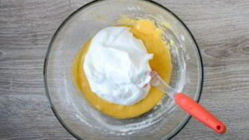 шарлотка с яблоками и вишней