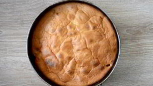 шарлотка с яблоками и вишней