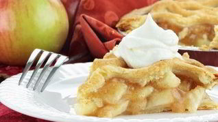 Шарлотка с яблоками на сметане