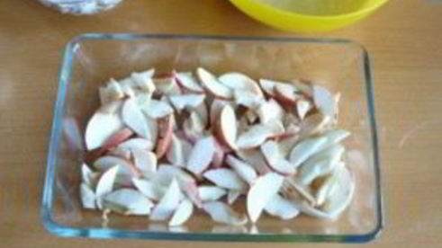 шарлотка с яблоками на сметане