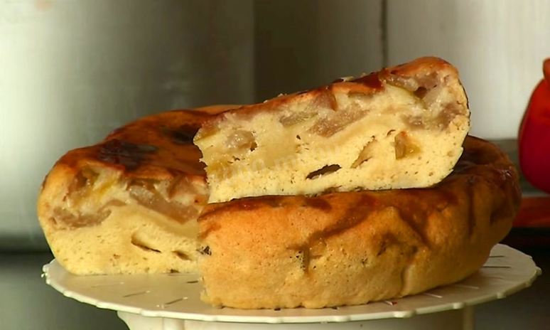 Рецепт шарлотки с яблоками в мультиварке яблочная