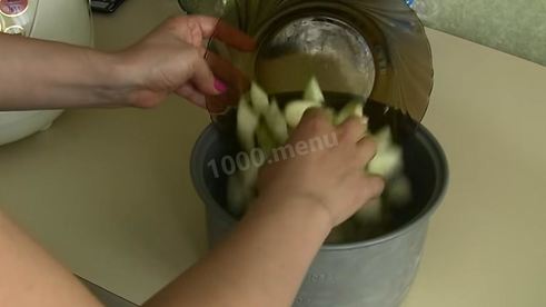 шарлотка с яблоками в мультиварке яблочная