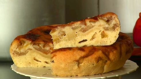 шарлотка с яблоками в мультиварке яблочная