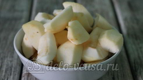 шарлотка с яблоками в мультиварке