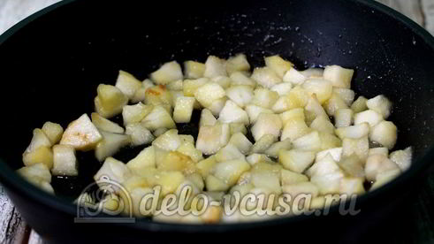 шарлотка с яблоками в мультиварке