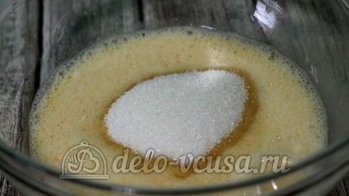 шарлотка с яблоками в мультиварке