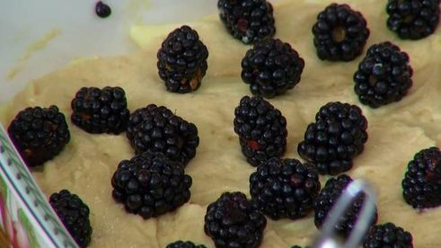 шарлотка с ягодами