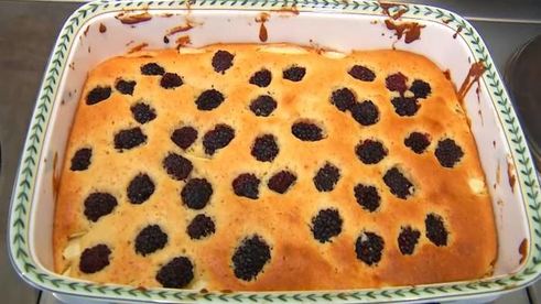 шарлотка с ягодами