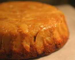 Шарлотка с замороженными яблоками