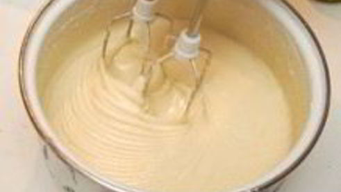 шарлотка с замороженными яблоками