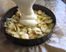 Шарлотка с заварным кремом