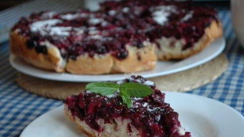 шарлотка со смородиной