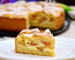 Шарлотка в сметанной заливке