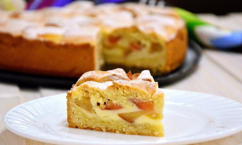 Рецепт шарлотки в сметанной заливке