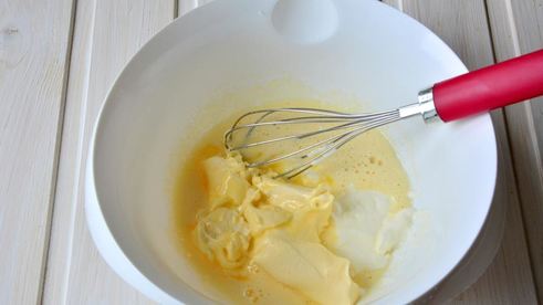 шарлотка в сметанной заливке