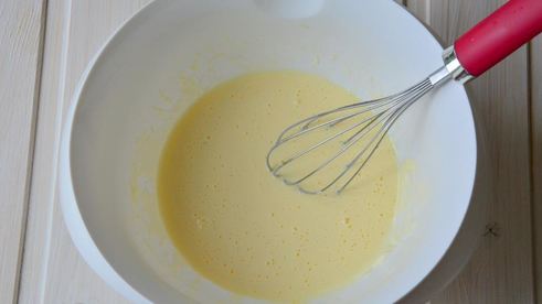 шарлотка в сметанной заливке