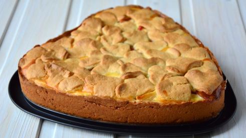 шарлотка в сметанной заливке