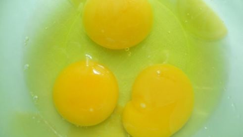 шоколадная шарлотка с яблоками и пьяной вишней