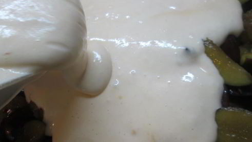 сливовая шарлотка на сметане