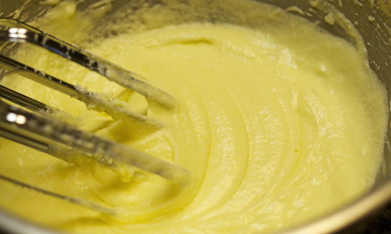 Рецепт теста для шарлотки с яблоками