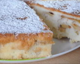 Воздушная яблочная шарлотка