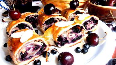 чернично-сливочный штрудель