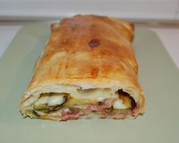 Штрудель с беконом и цукини