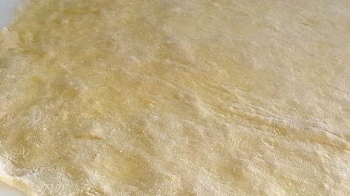 штрудель с лососем, фасолью и рикоттой