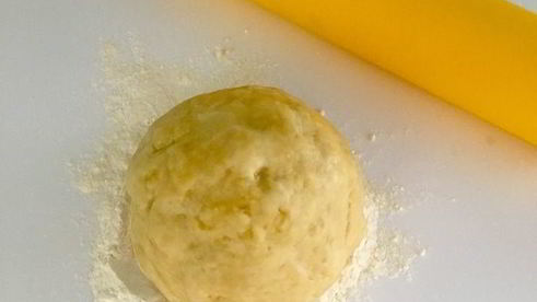 штрудель с лососем, фасолью и рикоттой