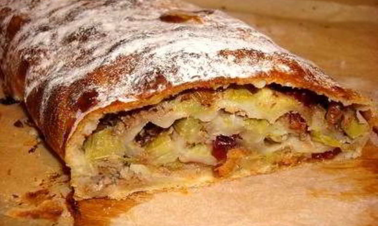 Рецепт штруделя с ревенем, сушеной клюквой и грецкими орехами