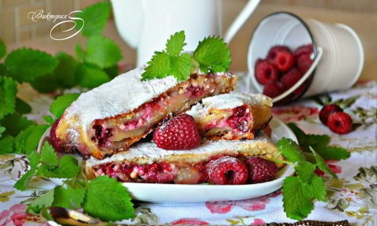 Рецепт штруделя с творогом, малиной и грушей