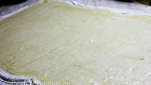 штрудель с вишней из слоеного теста