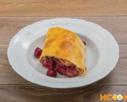 Штрудель с вишней