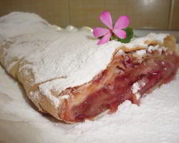 Сливовый штрудель из лаваша