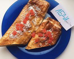 Творожно-яблочный штрудель с цукатами