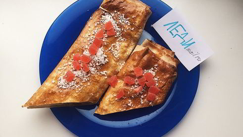 творожно-яблочный штрудель с цукатами