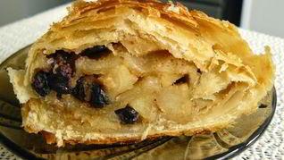 Яблочный штрудель из готового слоеного теста