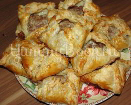 Слоеные конвертики с мясом