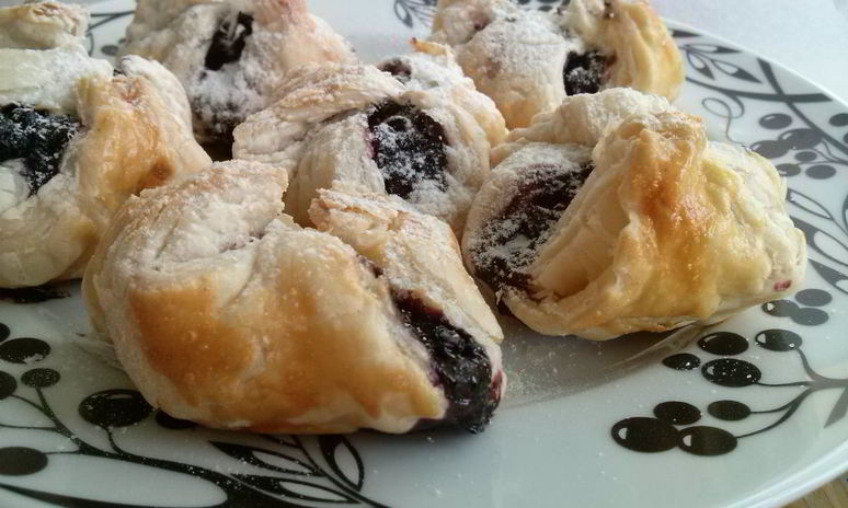 Рецепт слоек с черникой