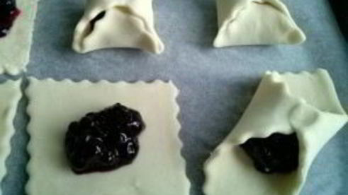 слойки с черникой