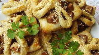 Слойки с мясом