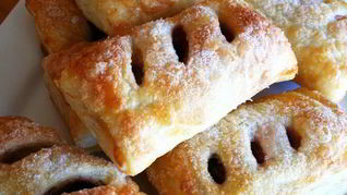 Слойки с нутеллой и малиновым вареньем