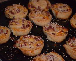 Слойки с сыром и колбасой в духовке