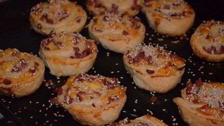 Слойки с сыром и колбасой в духовке