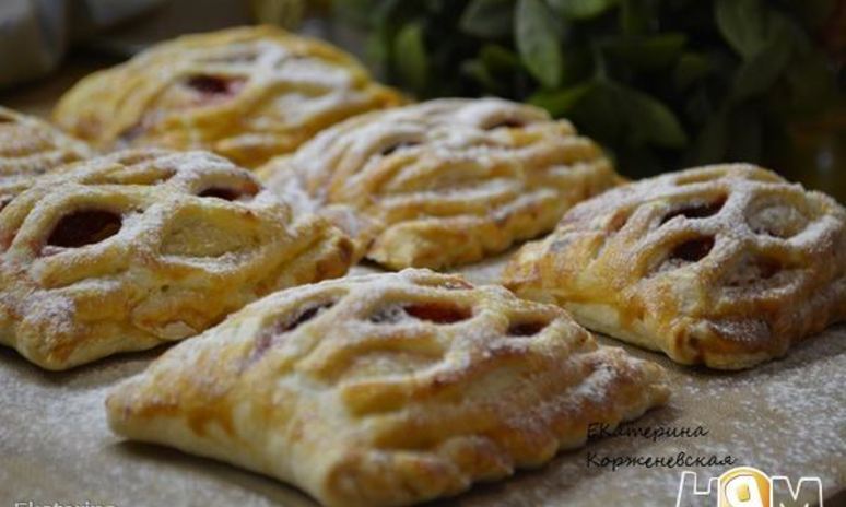 Рецепт слоек с творогом и клубникой